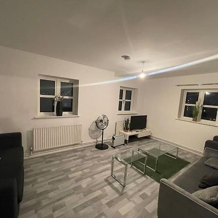 Lovely Spacious Entire 1 Bedroom Apartment - New Management London Eksteriør bilde