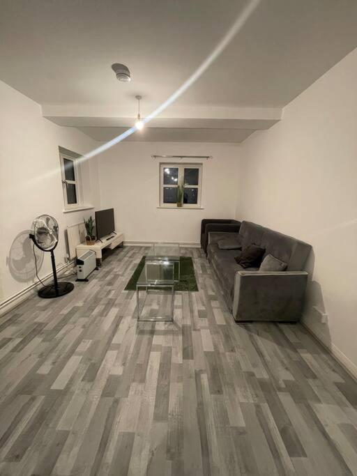Lovely Spacious Entire 1 Bedroom Apartment - New Management London Eksteriør bilde