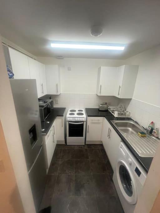 Lovely Spacious Entire 1 Bedroom Apartment - New Management London Eksteriør bilde