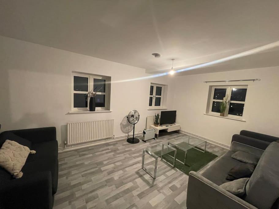Lovely Spacious Entire 1 Bedroom Apartment - New Management London Eksteriør bilde