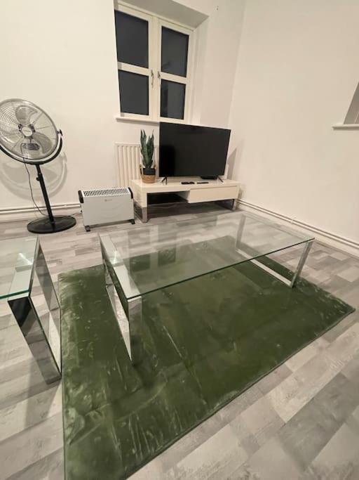 Lovely Spacious Entire 1 Bedroom Apartment - New Management London Eksteriør bilde